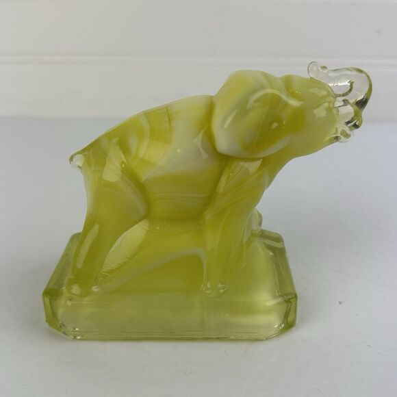 Vintage Boyd Glass Figurine Yellow Zack the Elephant Cornsilk Slag Cadmium Glow - Picture 2 of 10
